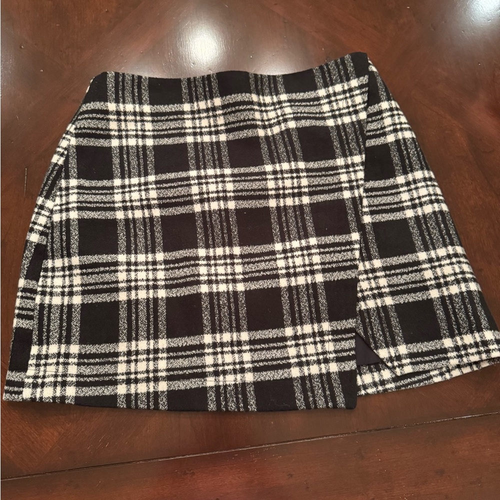 Abercrombie & Fitch Black and White Checkered Skirt